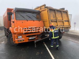 В результате массового ДТП в Саратовском районе госпитализирован водитель грузовика