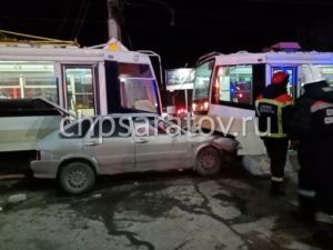 В результате столкновения с трамваем пострадали два человека