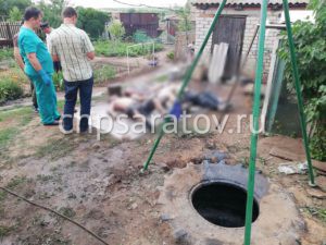 Следователями устанавливаются обстоятельства смерти двух мужчин и женщины в Духовницком районе  
