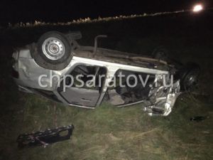 Несовершеннолетний водитель погиб в результате опрокидывания легковушки в Ртищевском районе
