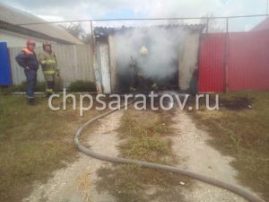 Пожарные ликвидировали возгорание автомобиля в Аткарске
