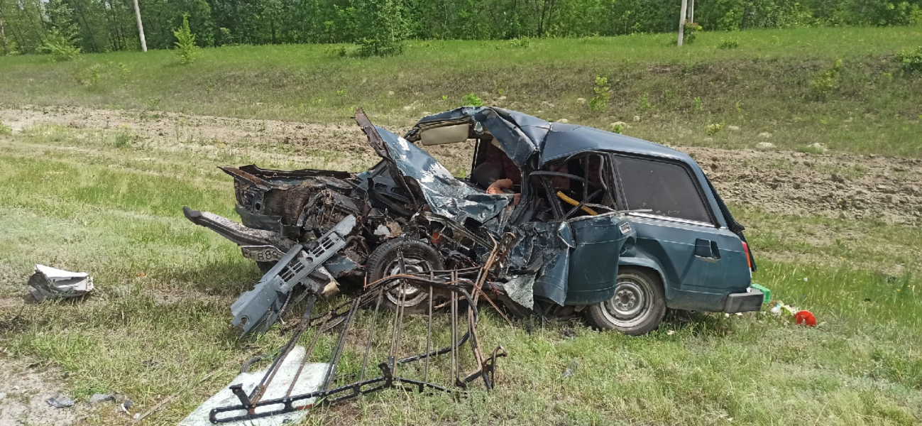 Аварии ваз 2104. ВАЗ 2104 С газелью авария. Аварии с ВАЗ 2104 лобовое столкновение.