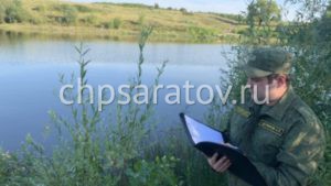 По факту обнаружения в водоеме в Ртищевском районе тела женщины проводится проверка
