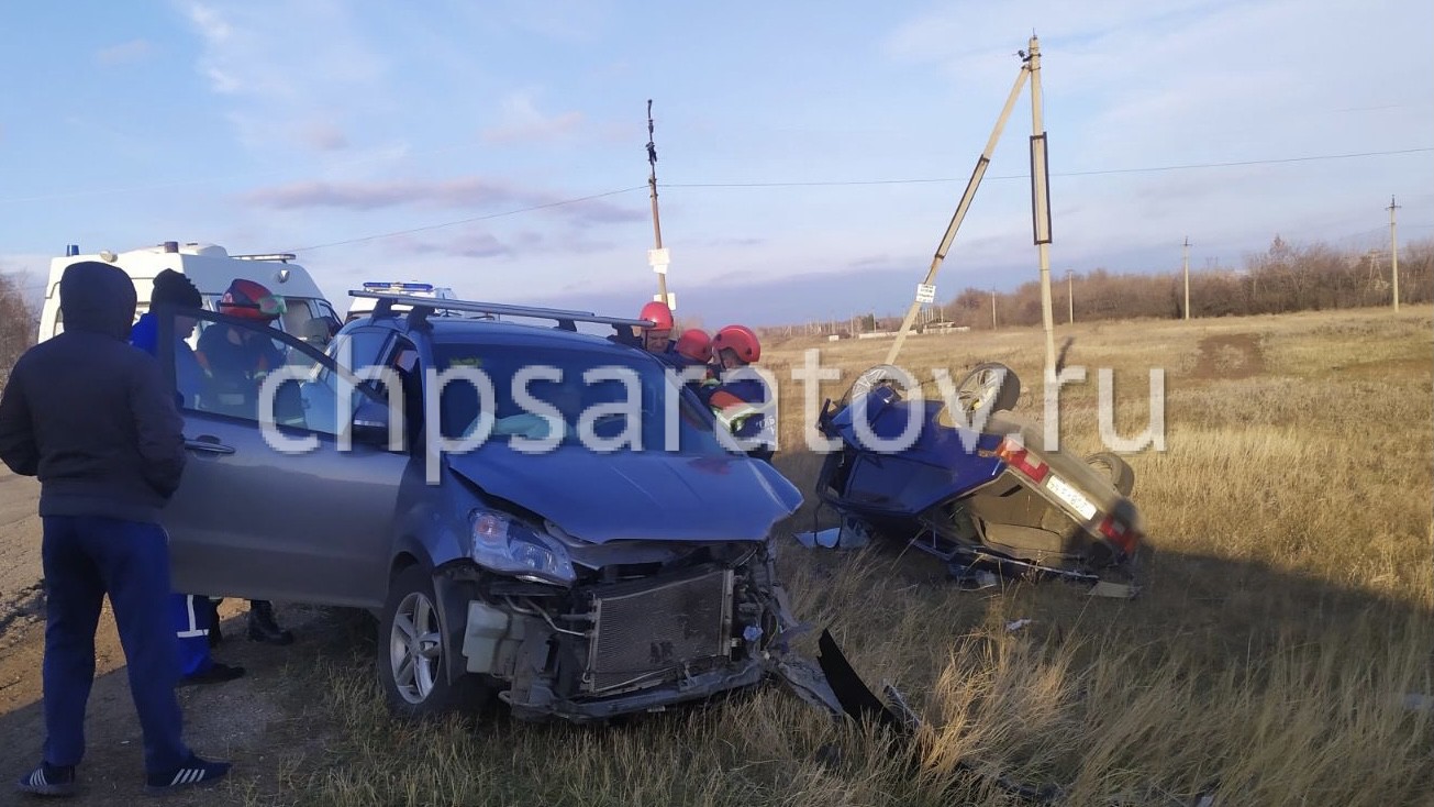 В результате ДТП у поворота на Рыбушки пострадали три человека | 30.10.2021  | Саратов - БезФормата