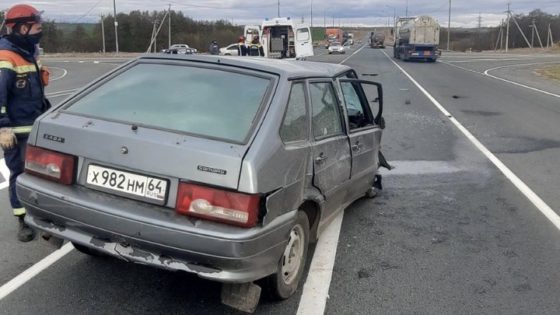 80-летняя женщина-водитель &#171;Оки&#187; разбилась в ДТП в Саратовской области