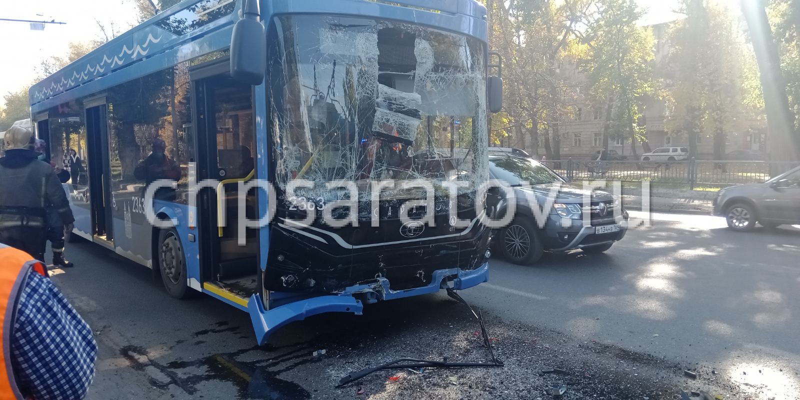Саратов авария сегодня на 50 лет. Авария троллейбуса в Саратове. Вчера авария в Саратове троллейбус.