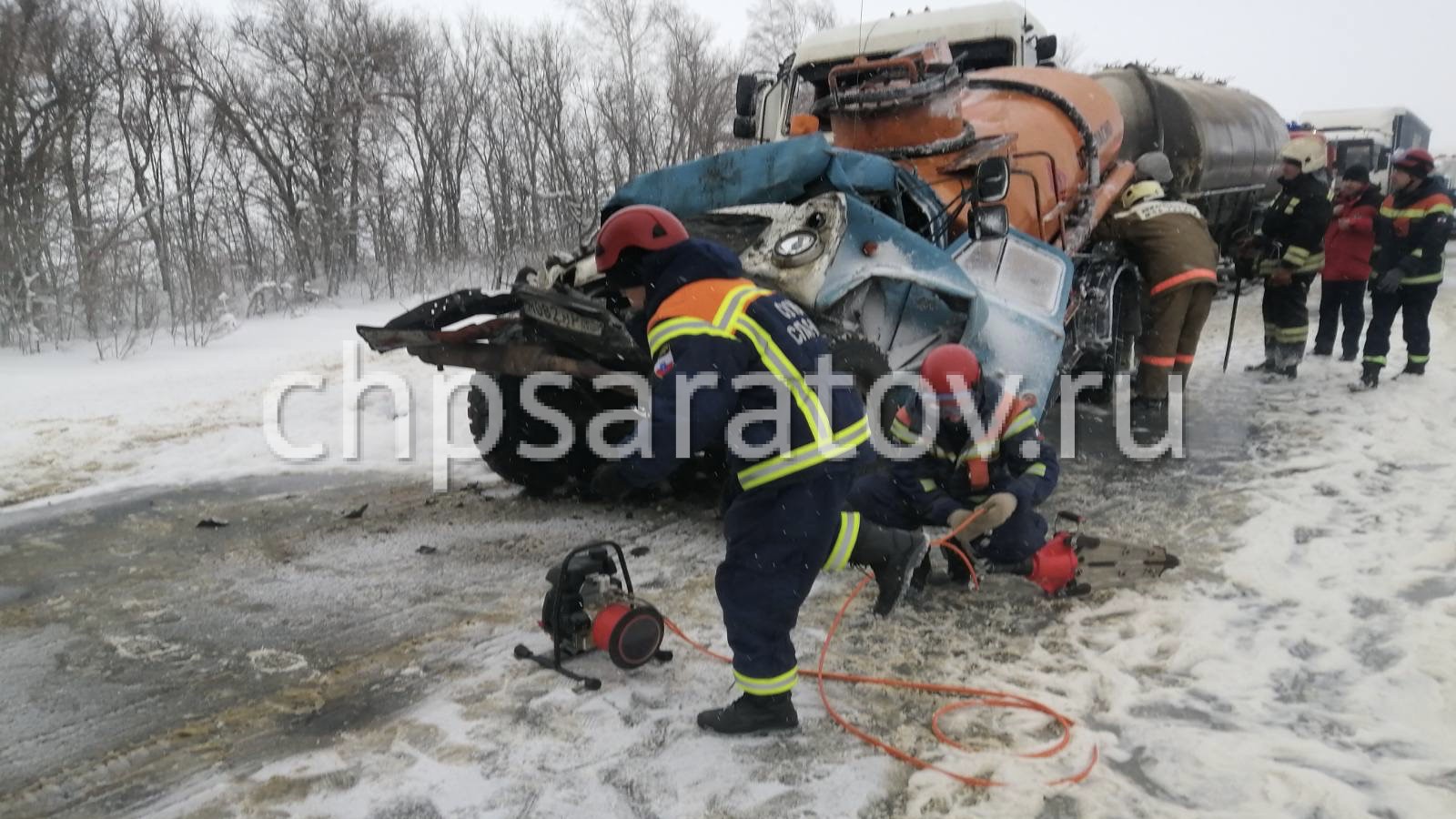 В ДТП у Сосновки погиб водитель бензовоза | 18.01.2022 | Саратов -  БезФормата