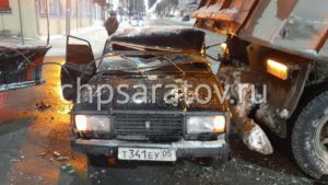 Два человека пострадали в ночном ДТП в центре Саратова
