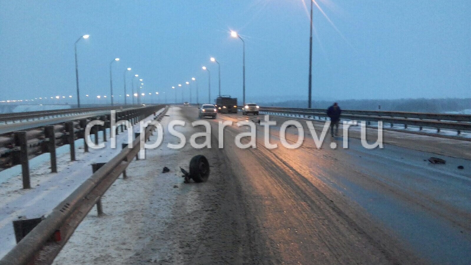 В результате ДТП на новом мосту Саратов-Энгельс погиб мужчина | 05.03.2022  | Саратов - БезФормата