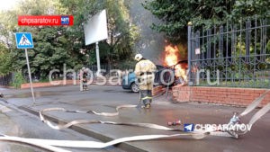 Нетрезвый водитель легковушки протаранил ограждение детского парка
