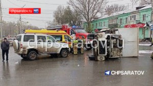 В Ленинском районе грузовик перевернулся после столкновения с внедорожником

