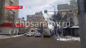 В центре Саратова водитель маршрутки сбил пенсионерку

