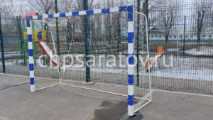 В Энгельсском районе на девочку упали футбольные ворота
