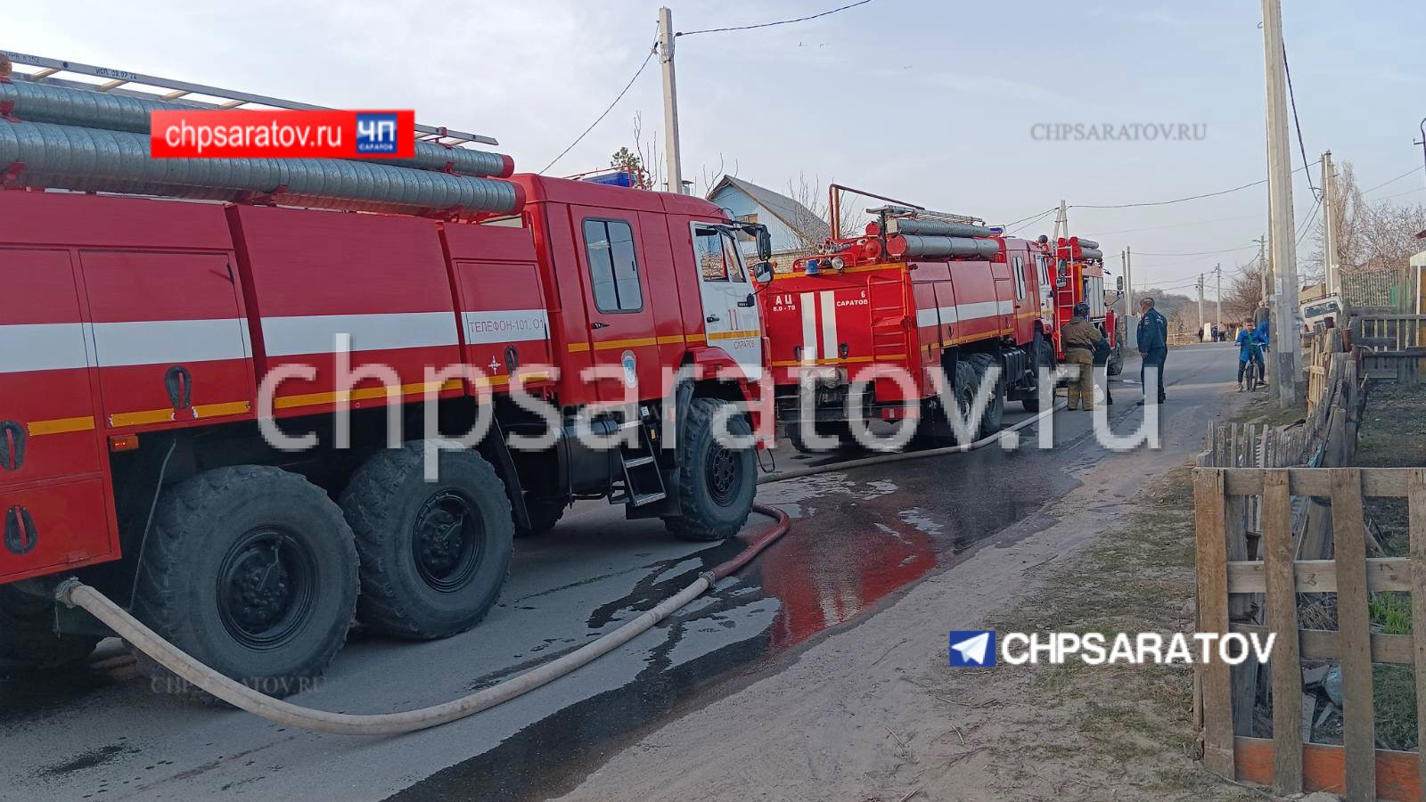 В Заводском районе пожарные ликвидируют возгорание частного дома |  03.04.2023 | Саратов - БезФормата