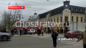 В центре Саратова пожарные ликвидировали возгорание в пабе
