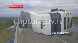 В Гагаринском районе перевернулся грузовик
