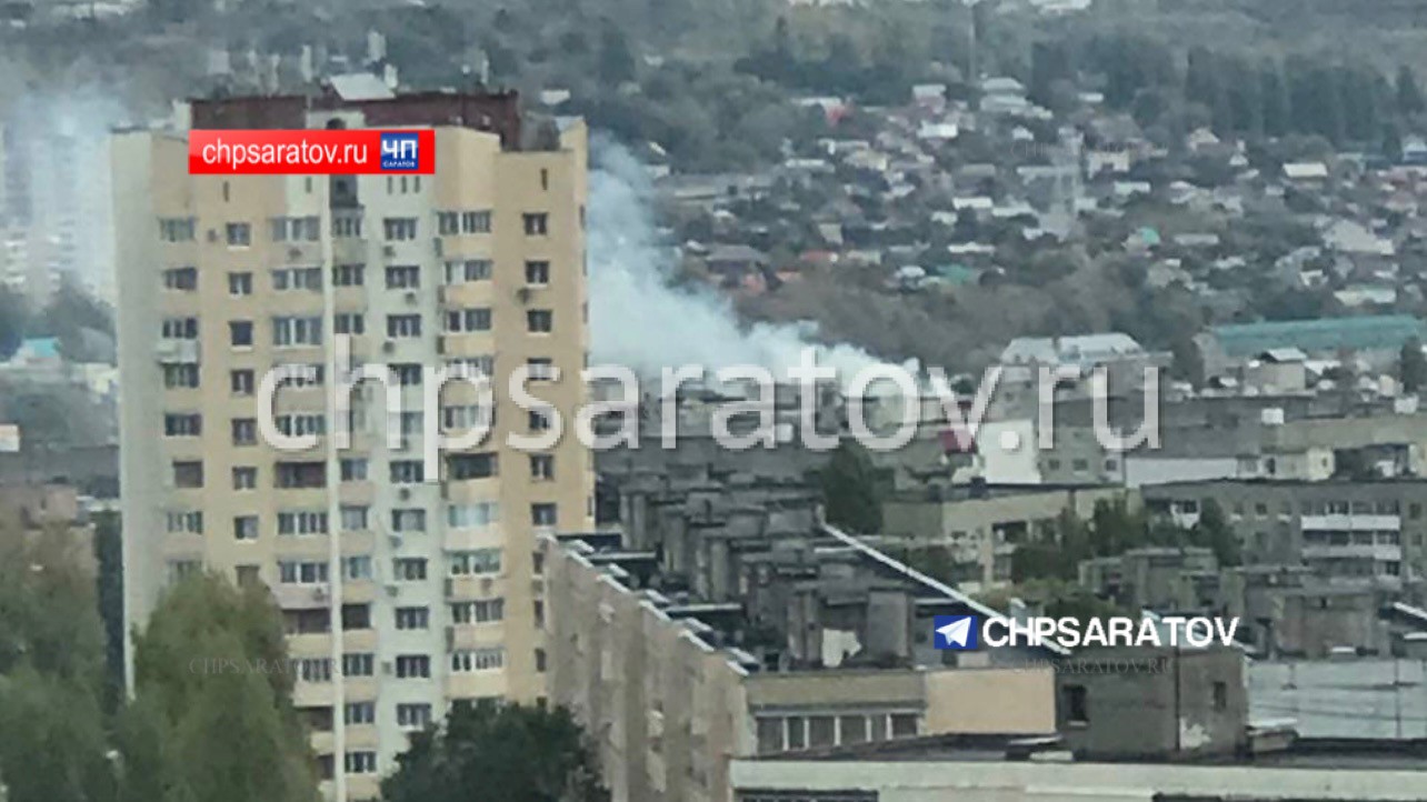 Три частных дома горят в Кировском районе | 12.10.2023 | Саратов -  БезФормата