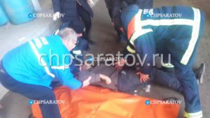 В Аткарске в результате падения с высоты пострадал мужчина
