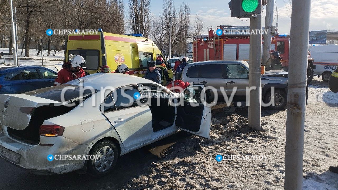 Два человека пострадали в ДТП на Шехурдина | 25.11.2023 | Саратов -  БезФормата