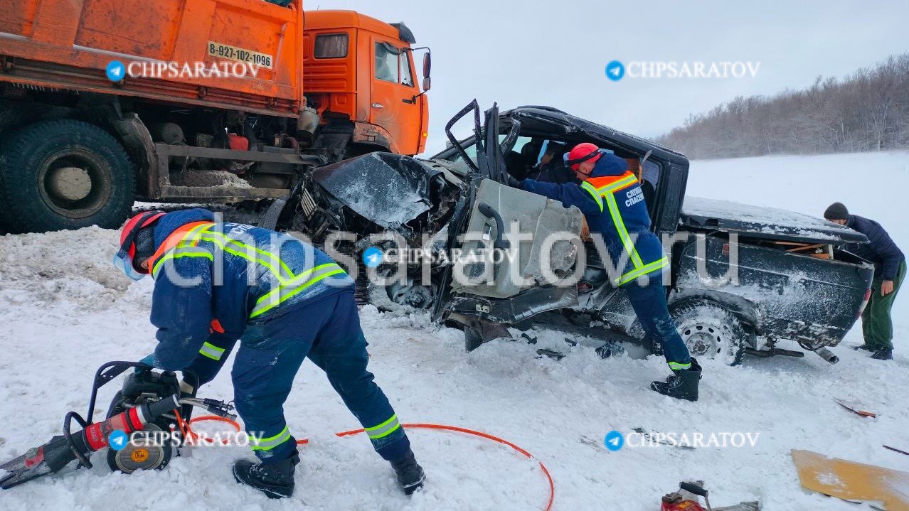 Один человек погиб и трое пострадали в ДТП с пассажирской газелью |  28.12.2023 | Саратов - БезФормата