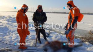 В Балаково рыбак провалился под лёд и погиб

