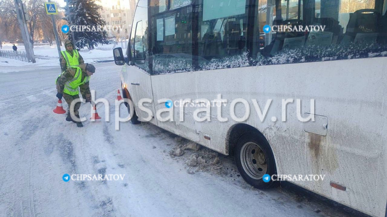 В Заводском районе в результате столкновения автомобилей пострадал пешеход  | 17.01.2024 | Саратов - БезФормата