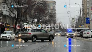 В центре Саратова водитель иномарки сбил пешехода
