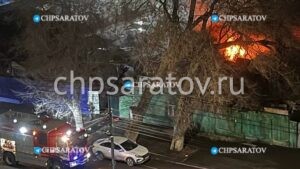 Ночью в центре Саратова на пожаре погиб человек
