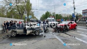 Четыре человека пострадали в массовом ДТП в Ленинском районе
