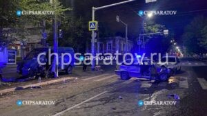Четыре человека пострадали в ночном ДТП в центре Саратова
