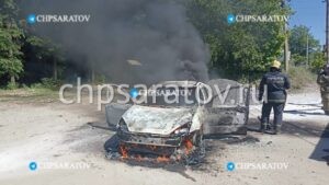 В Заводском районе горят два автомобиля
