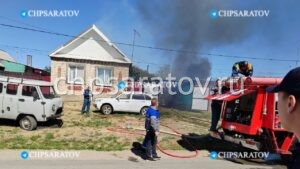 В Новоузенске горят два частных дома
