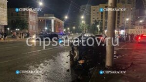 В ночном ДТП в центре Саратова пострадала женщина
