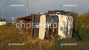 В Гагаринском районе перевернулся грузовик
