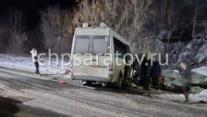 Три человека пострадали в ДТП с маршруткой в Вольском районе
